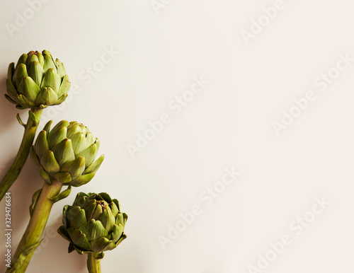 Φωτογραφία fresh artichokes