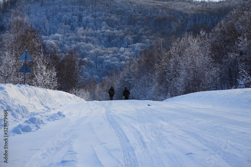 Fototapeta Naklejka Na Ścianę i Meble -  snowy road in the mountains