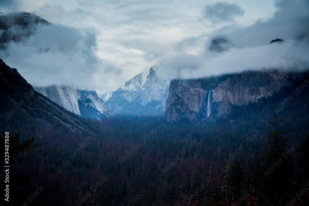 Fototapeta premium Stormy yosemite