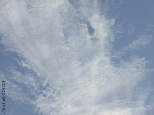 푸른 하늘과 구름