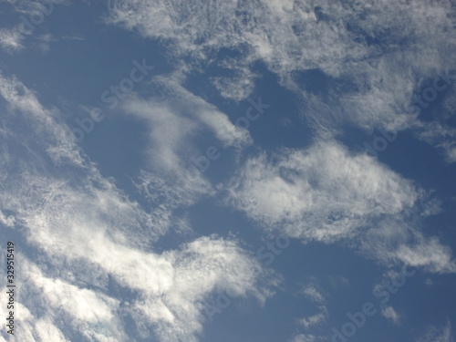 푸른 하늘과 구름