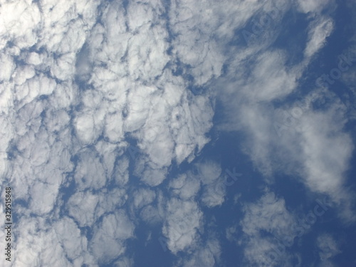 푸른 하늘과 구름