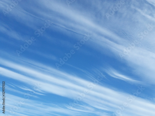 푸른 하늘과 구름