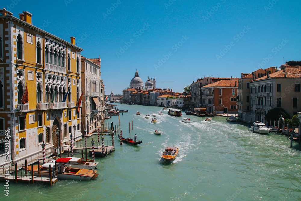 Fototapeta premium VENICE, ITALY -APRIL 8: Gondolas and tourists on April 8, 2011 in Venice, Italy. Venice has an average of 50,000 tourists a day and was the 26th most visited city in the world.