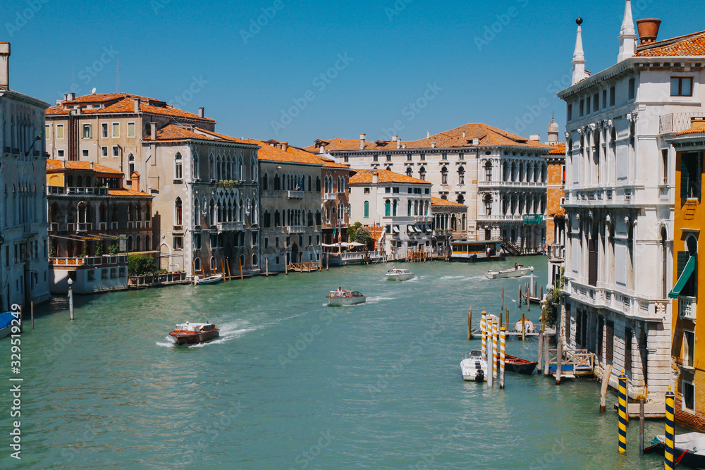 Obraz premium VENICE, ITALY -APRIL 8: Gondolas and tourists on April 8, 2011 in Venice, Italy. Venice has an average of 50,000 tourists a day and was the 26th most visited city in the world.