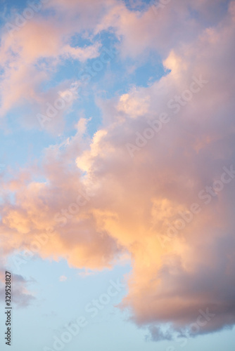 Fototapeta Naklejka Na Ścianę i Meble -  pink clouds