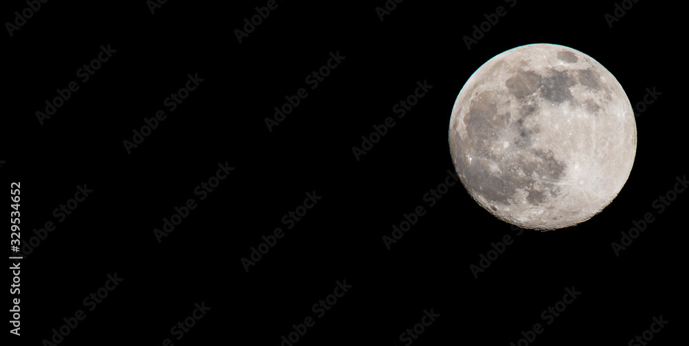 Obraz premium Closeup of a Full Moon in a Black Sky