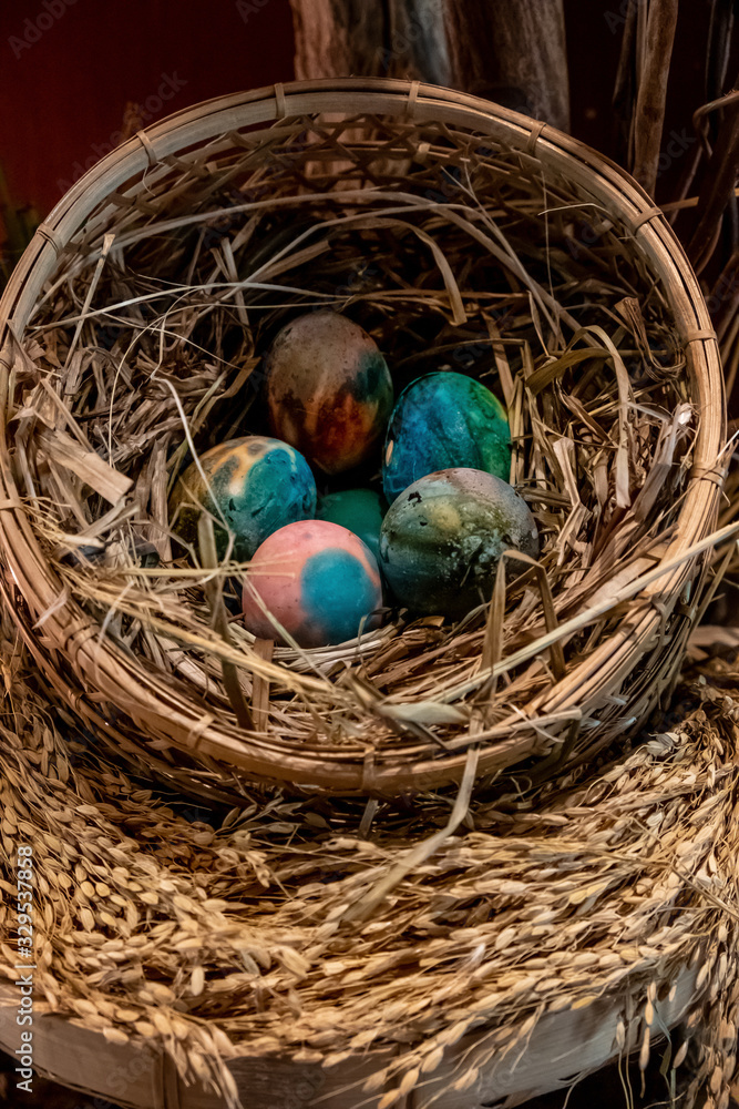 Obraz premium Colorful beautiful easter eggs in nest. Easter concept