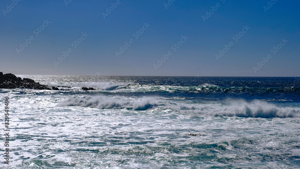 Fototapeta premium Der rauhe Atlantik am Fischerdorf El Cotillo 