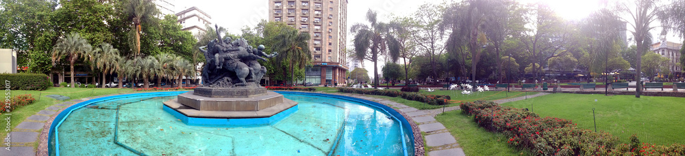 'El Entrevero': bronze sculpture that acts as a monument to the unknown soldier of the Uruguayan civil war, It is located in the engineer Juan Pedro Fabini square.