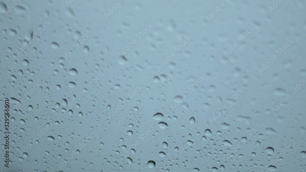 窓の水滴 窓の水滴