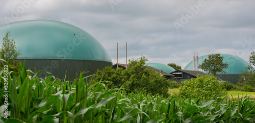 Obraz na płótnie Biogasanlage zur Stromerzeugung und Energiegewinnung w salonie
