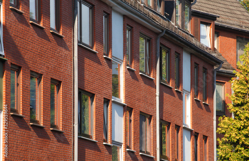 Modernes monotones Wohngebäude, Mehrfamilienhaus, Bremen, Deutschland photo