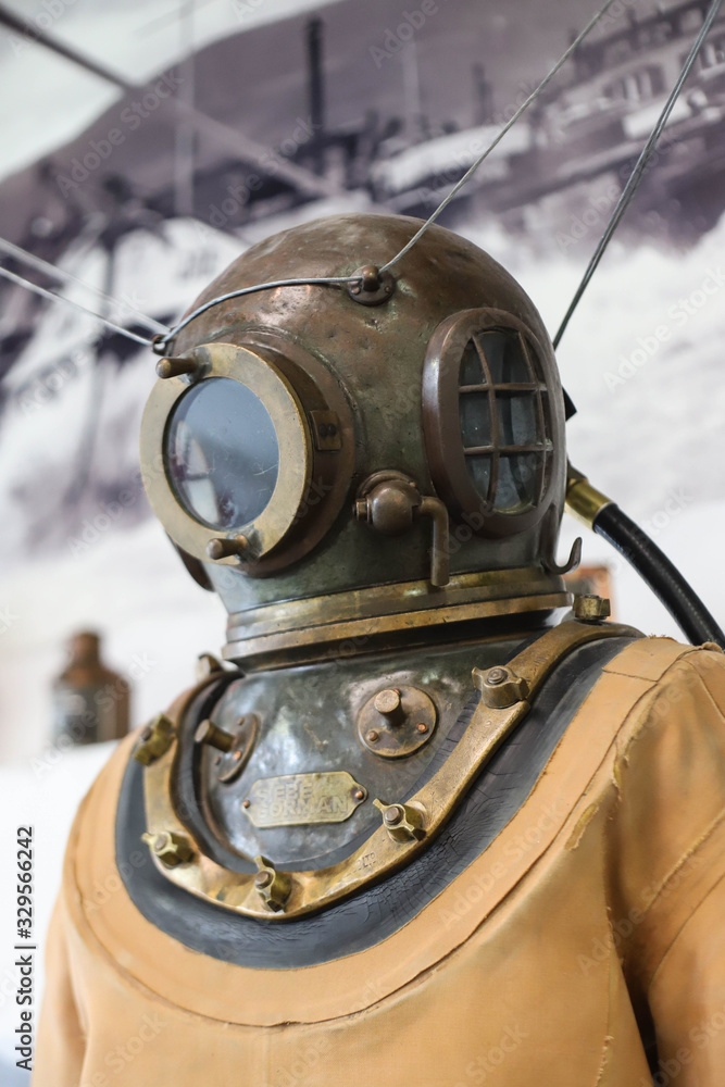 Fototapeta premium diving suit used in ancient times