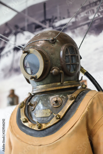 diving suit used in ancient times