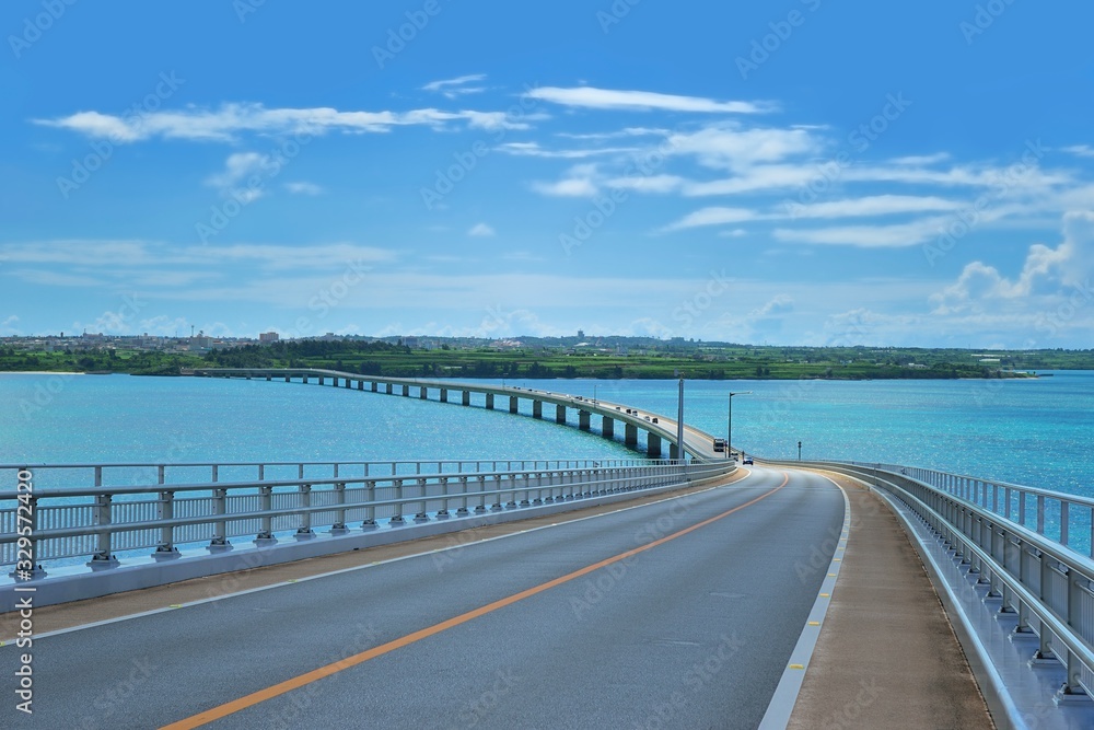 沖縄　宮古島の海と伊良部大橋