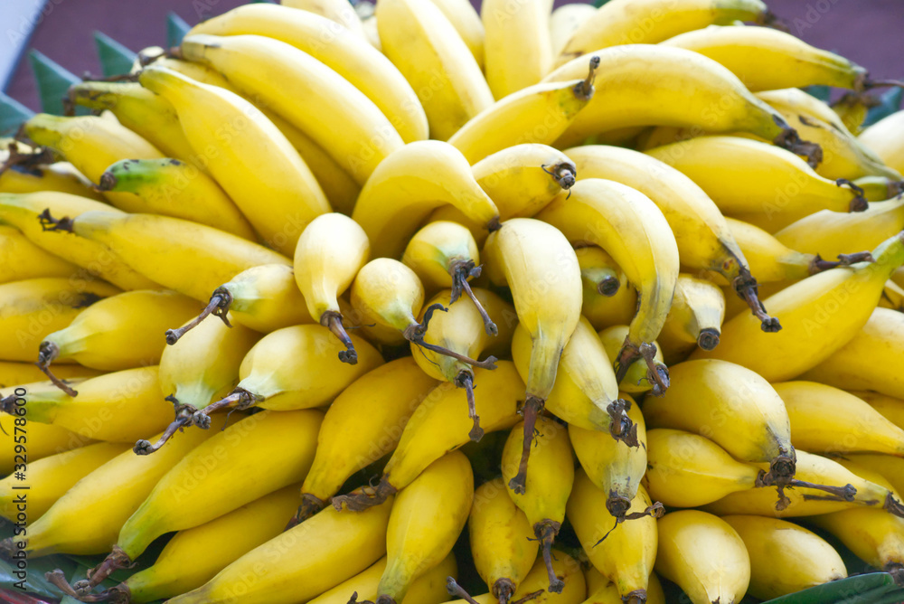 Lebmuernang banana put on a lot  and beautiful yellow.