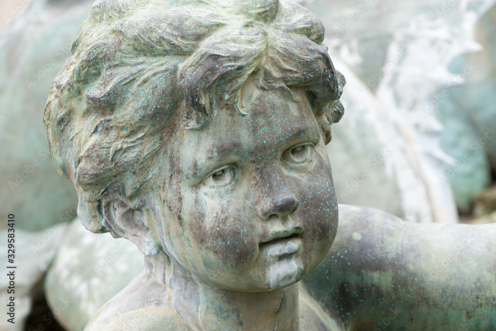 visage de chérubin dans la fontaine du monument aux girondins, Bordeaux 