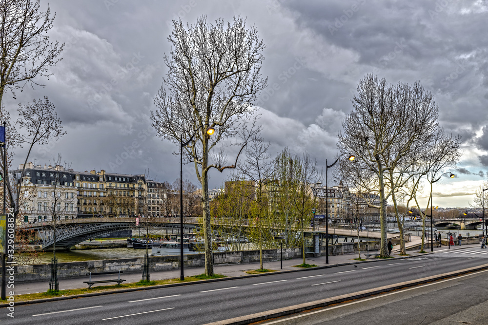 Solférino bridge