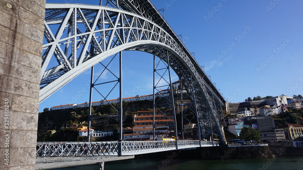 Obraz premium Sunset from the bridge in Porto, Portugal