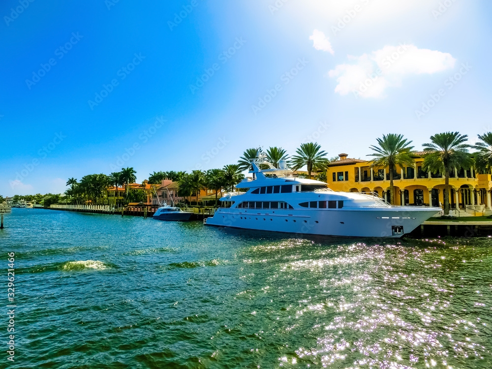 Fototapeta premium Luxury mansion in exclusive part of Fort Lauderdale