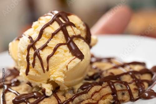 cookie with ice cream
