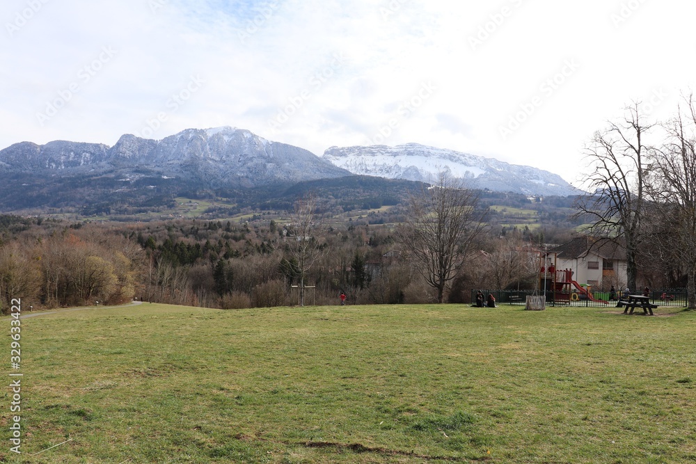 Parc du château de l'échelle dans La Roche sur Foron - ville La Roche sur Foron - Département Haute Savoie - France - Grand espace vert