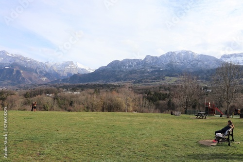 Parc du château de l'échelle dans La Roche sur Foron - ville La Roche sur Foron - Département Haute Savoie - France - Grand espace vert photo