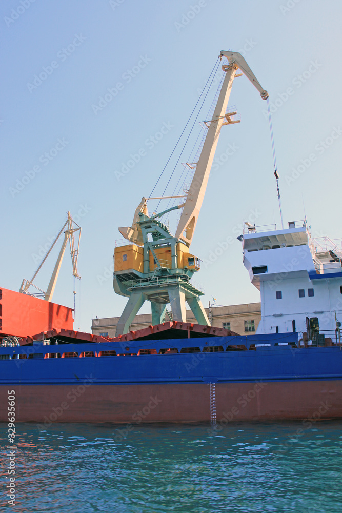 Fototapeta premium Loading seaport in on the sea coast
