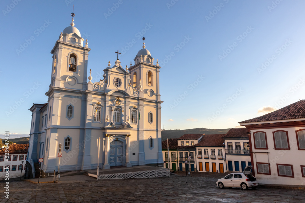 Santo Antônio Parish, with colonial houses around, historic city of Diamantina, Minas Gerais, Brazil