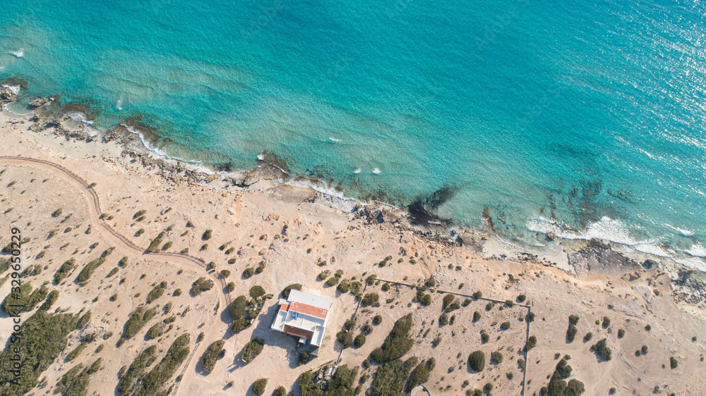 Obraz premium turquoise sea beach from a bird's eye view
