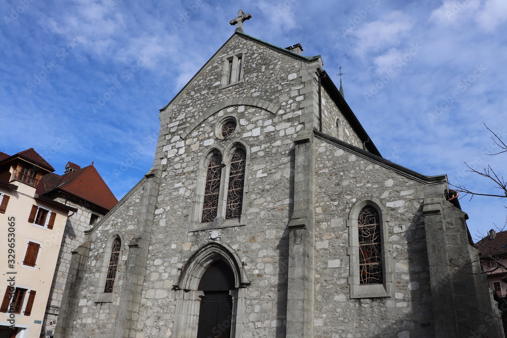 Eglise catholique Saint Jean Baptiste dans La Roche sur Foron construite au 13 ème siècle - ville La Roche sur Foron - Département Haute Savoie - France - Vue extérieure