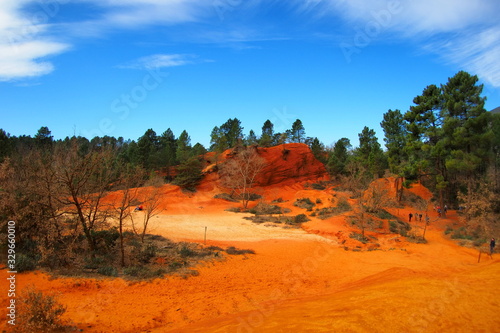 Le Colorado provençal ou ocres de Rustrel, parc national du lubéron dans le vaucluse