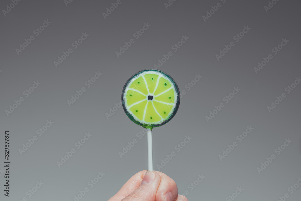 Obraz premium hand holding lollipop