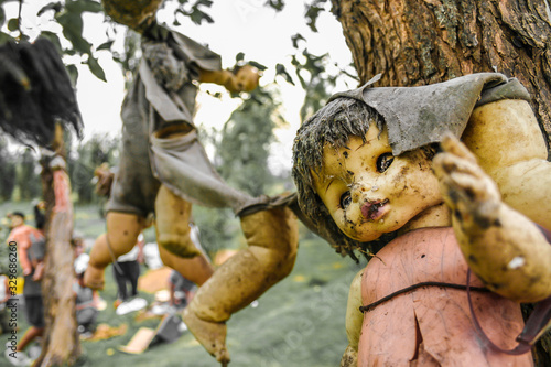 Fotografia, Obraz Creepy old dolls in the abandoned Island of the Dolls, Xochimilco, Mexico City