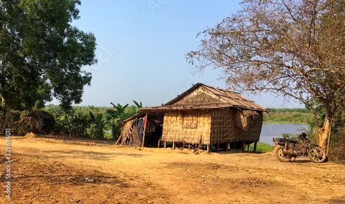 Fotografie Thatched Hut and Bike Myanmar