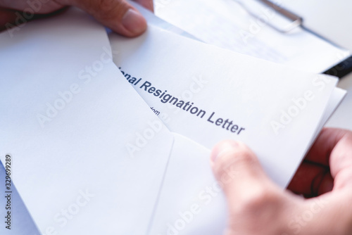 Canvastavla Employees who intend to quit work with resignation letters for quit or change of