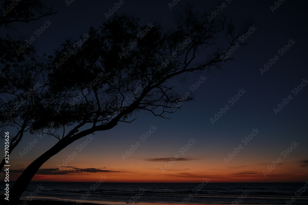 Fototapeta premium sunset on the lake