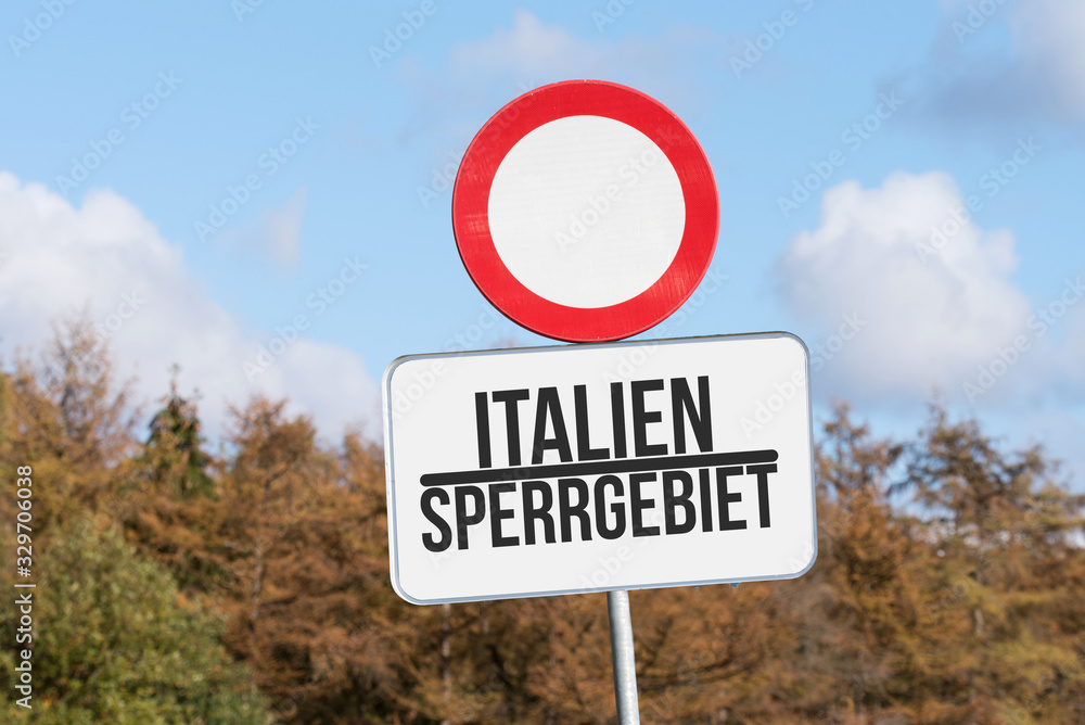Ein Schild mit dem Hinweis Sperrgebiet Italien
