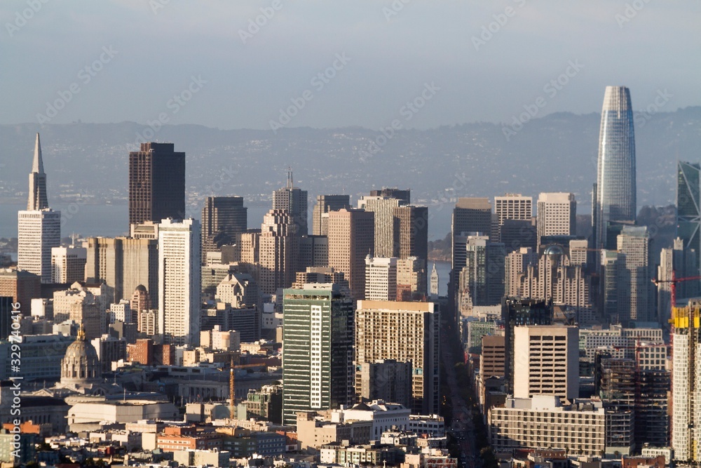Fototapeta premium Beautiful aerial view of San Francisco skyline at daytime, California, USA