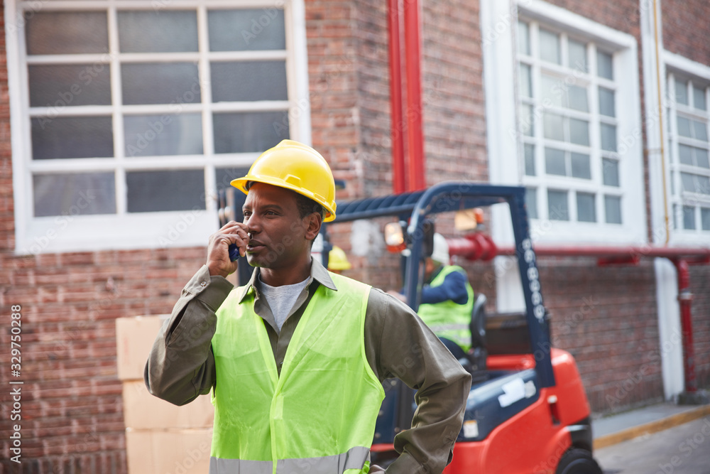 Worker with radio coordinates delivery Worker with radio coordinates delivery