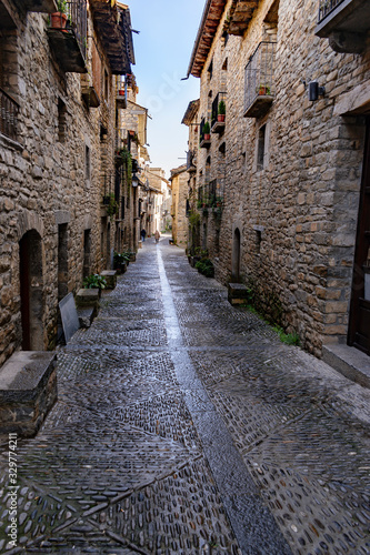 Typical streets in a town in the province of Huesca in Spain. © Sergi