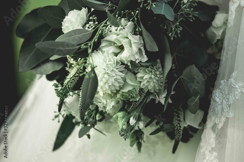 Wallpaper Mural bouquet of white roses Torontodigital.ca