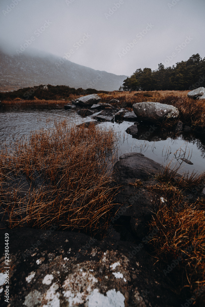 Irland Landschaft See mit Nebel Irland Landschaft See mit Nebel