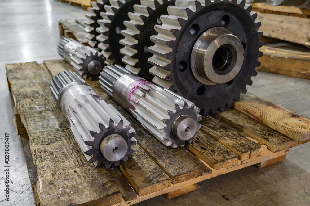 Shaft gear at the assembly site, tooth cutting, gear cutting production on CNC machines. Shaft gear at the assembly site, tooth cutting, gear cutting production on CNC machines.