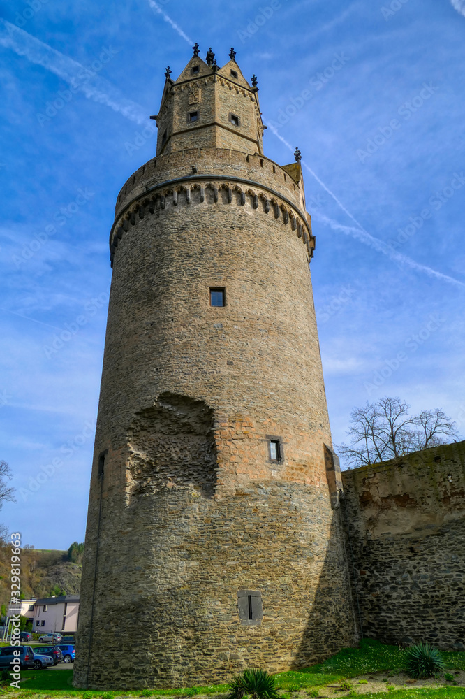 Historischer runder Turm in Andernach am Rhein