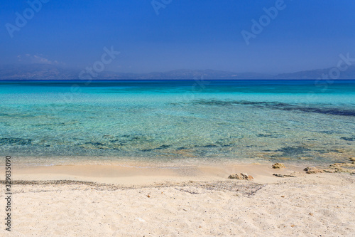 spiaggia sull isola di Chrissi  a Creta