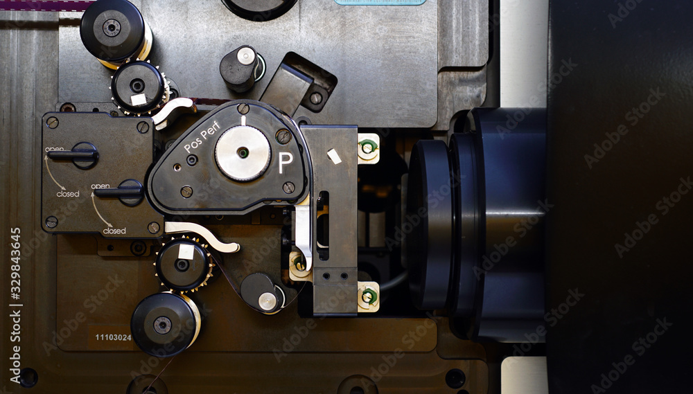35 mm film scanner in cinemas with industrial film.
35 mm film scanner in cinemas with industrial film.