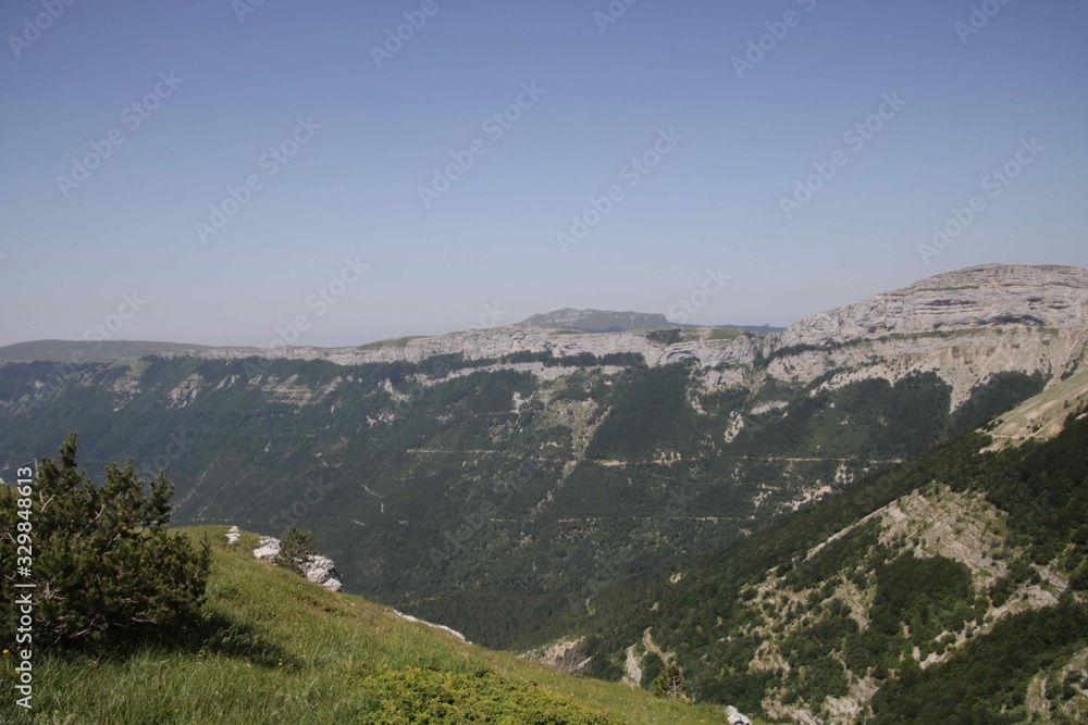 Mountain Valley on Cliffs Horizon View Mountain Valley on Cliffs Horizon View