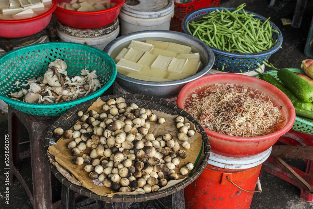 Fototapeta premium Food in a street market, Hoi An, Vietnam